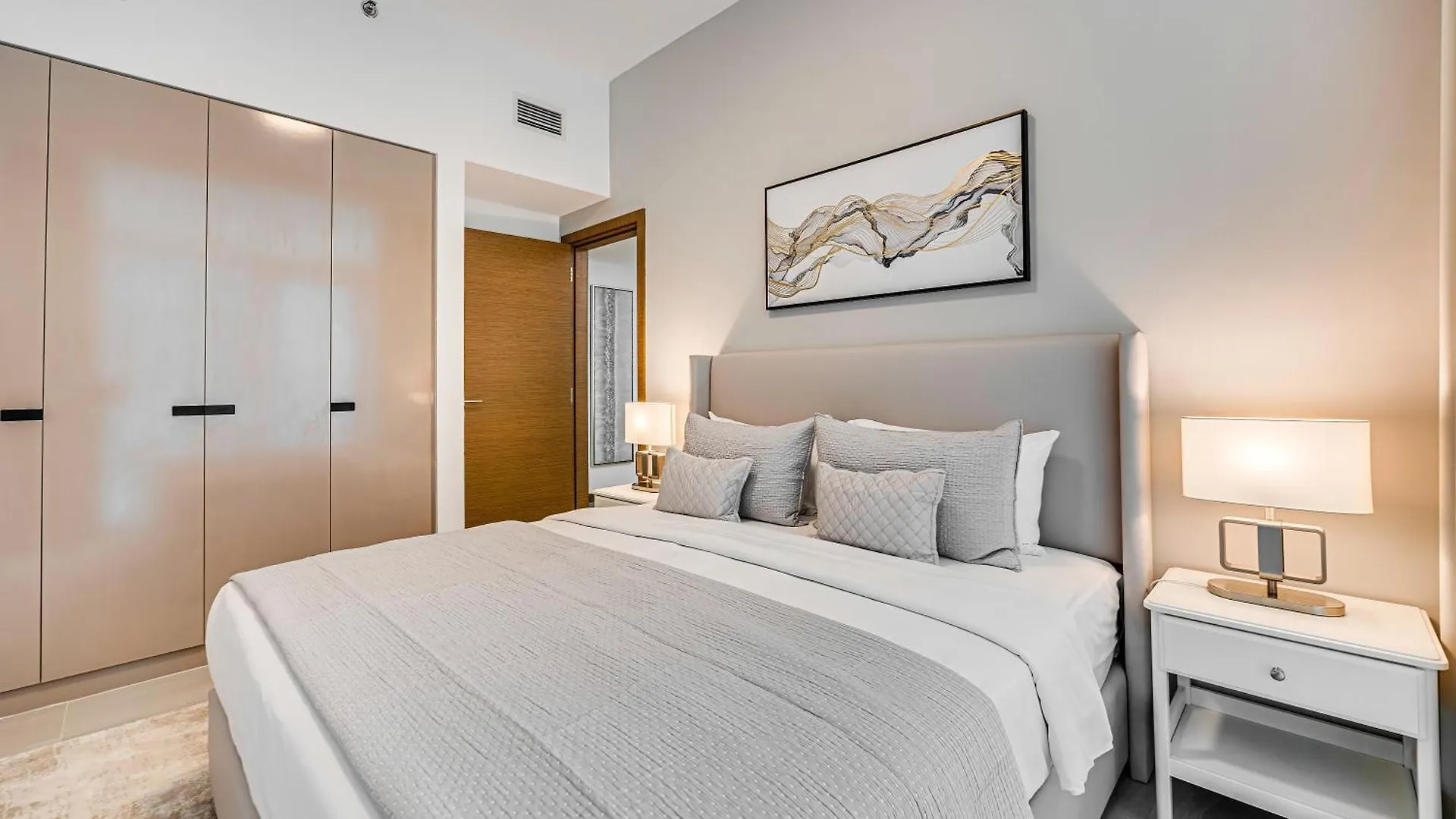 דירות דובאי Brand New 1Bd In Missoni Business Bay